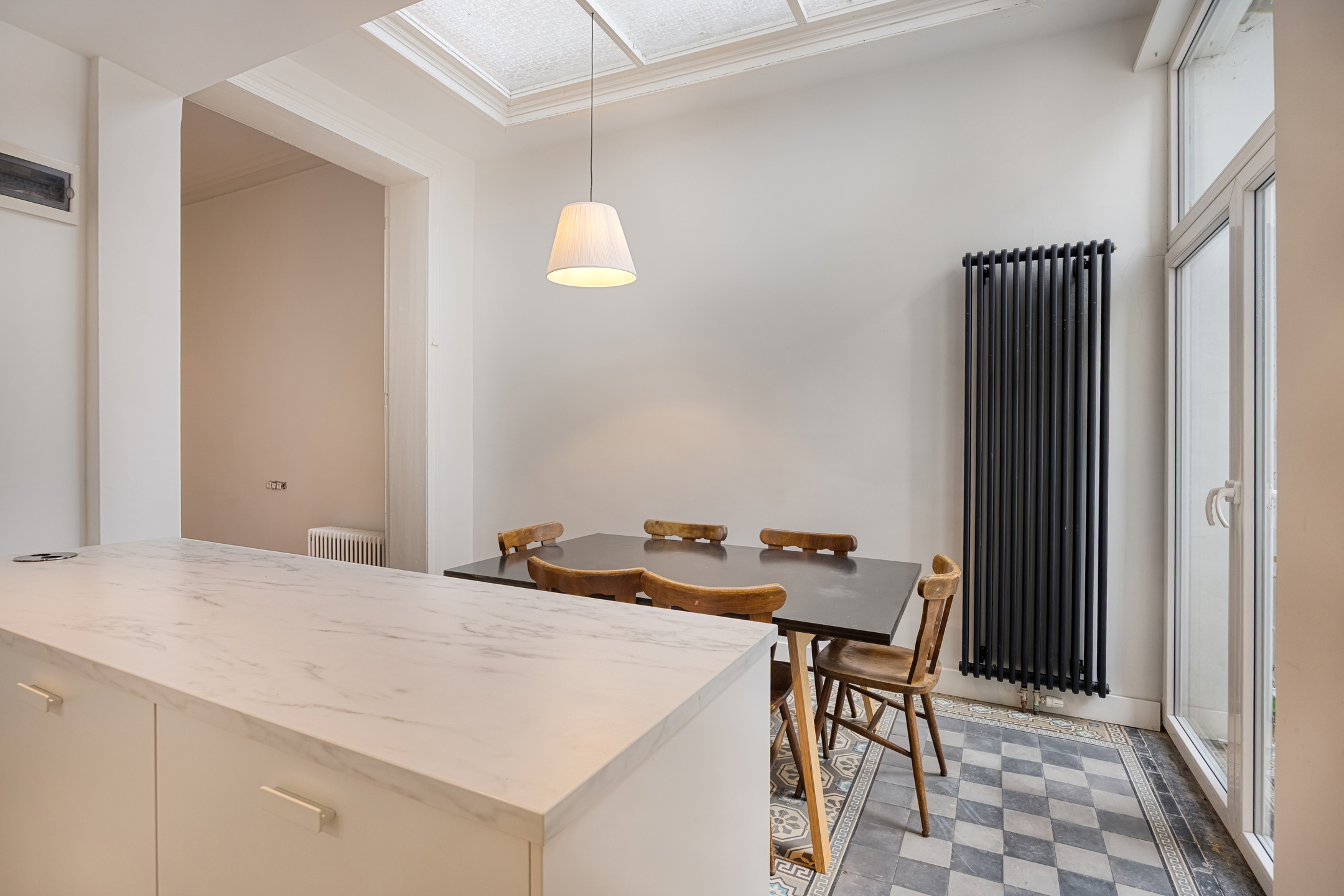 Appartement met koer en achterhuis.